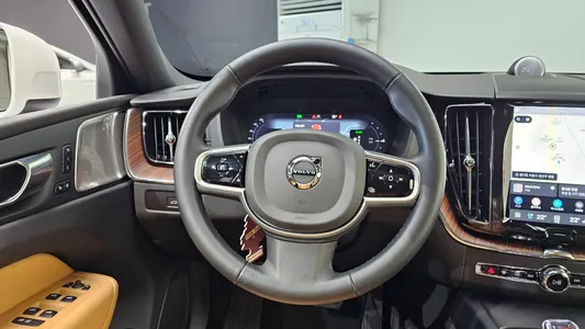 Volvo XC60 2 T8 2025 13