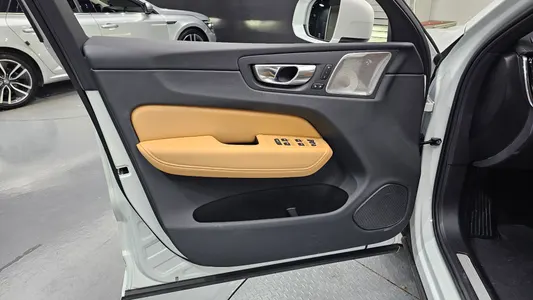 Volvo XC60 2 T8 2025 25
