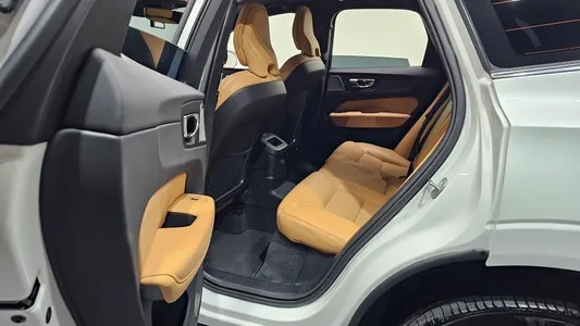 Volvo XC60 2 T8 2025 27