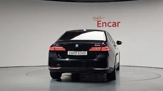 BMW 5 Series (G60) 530i xDrive 2023 4