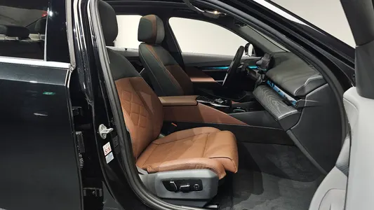 BMW 5 Series (G60) 530i xDrive 2023 10