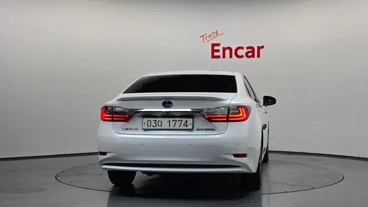 Lexus ES300h 2017 4