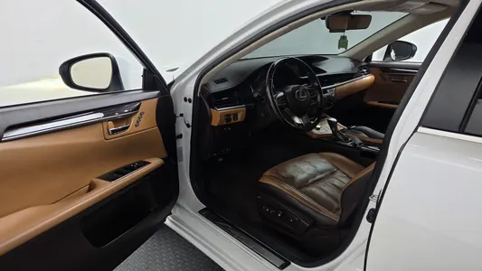 Lexus ES300h 2017 10