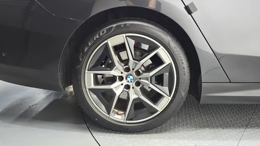 BMW 5 Series (G60) 520i 2023 5