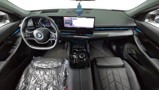 BMW 5 Series (G60) 520i 2023 7