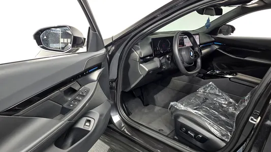 BMW 5 Series (G60) 520i 2023 10