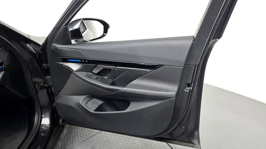 BMW 5 Series (G60) 520i 2023 24