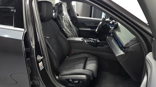 BMW 5 Series (G60) 520i 2023 26