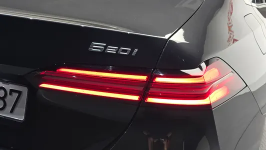 BMW 5 Series (G60) 520i 2023 23