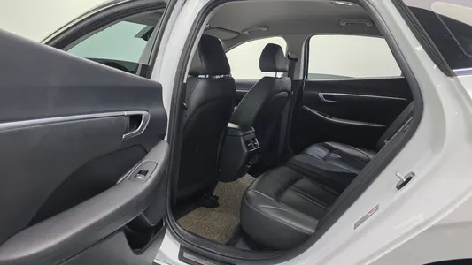 Hyundai (DN8) 2.0 LPG() 2019 18