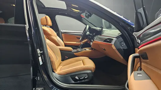 BMW 5 Series (G30) 520i M 2023 26