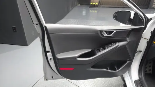 Hyundai 아이오닉 하이브리드 Q 2016 24