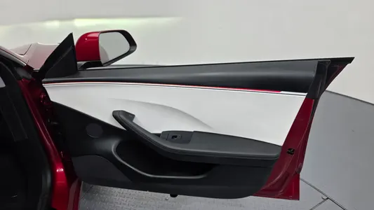 Tesla 3 AWD 2024 24