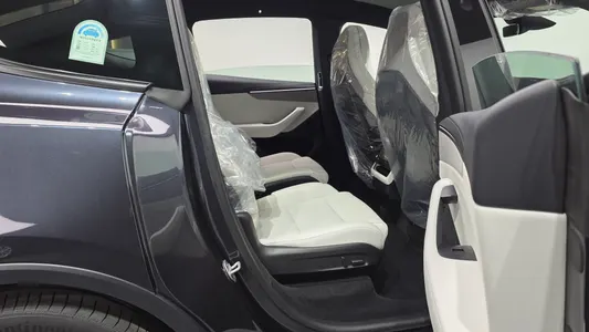 Tesla Y L AWD 2026 11