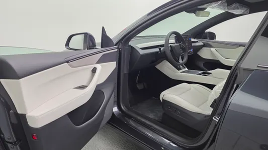Tesla Y L AWD 2026 10