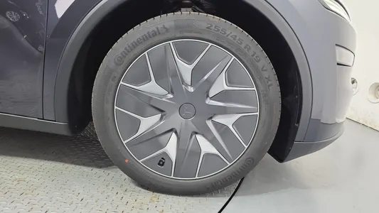 Tesla Y L AWD 2026 21