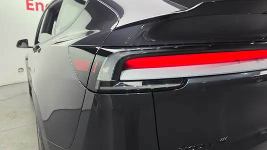 Tesla Y L AWD 2026 23