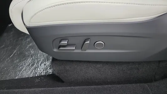 Tesla Y L AWD 2026 36