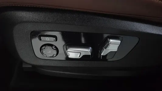 BMW X7 (G07) xDrive 40i 7 2021 32