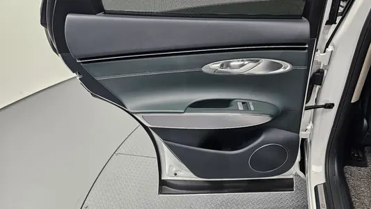 Genesis GV70 e-AWD 2022 25