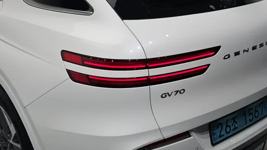 Genesis GV70 e-AWD 2022 23