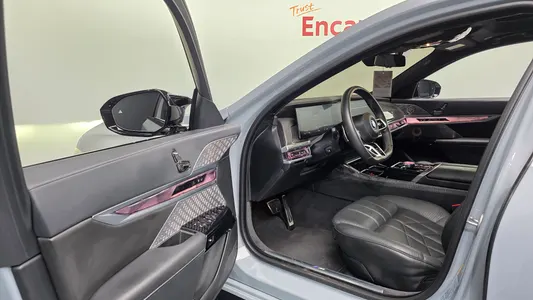 BMW i7 (G70) M70 xDrive 2023 10