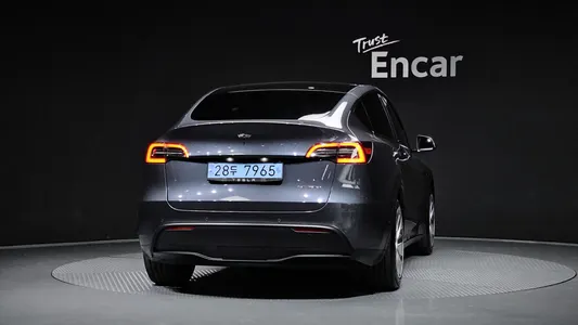 Tesla Y AWD 2021 4