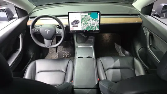 Tesla Y AWD 2021 7