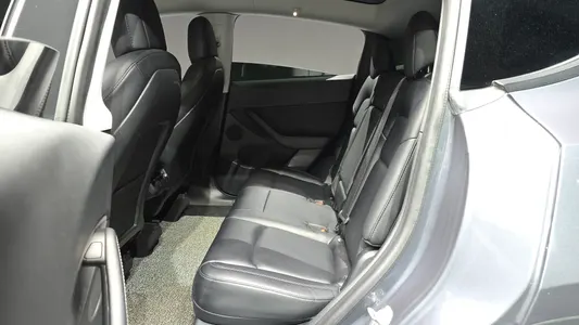 Tesla Y AWD 2021 12