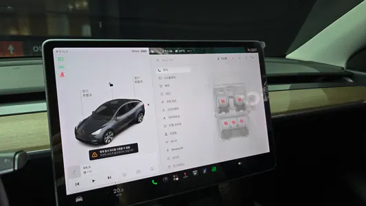Tesla Y AWD 2021 17