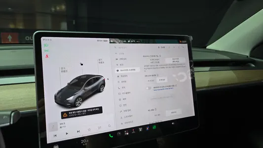 Tesla Y AWD 2021 18