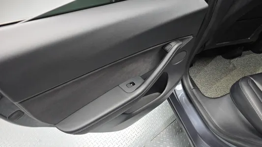 Tesla Y AWD 2021 26