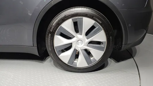 Tesla Y AWD 2021 22
