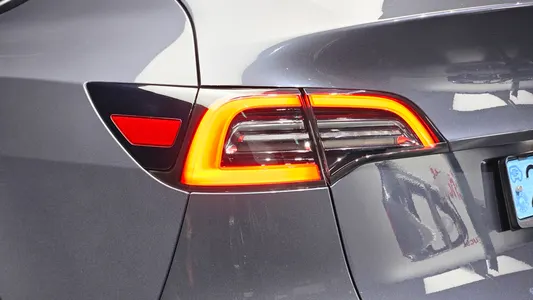 Tesla Y AWD 2021 24