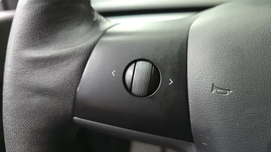 Tesla Y AWD 2021 28
