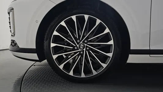 Hyundai (GN7) 2025 5
