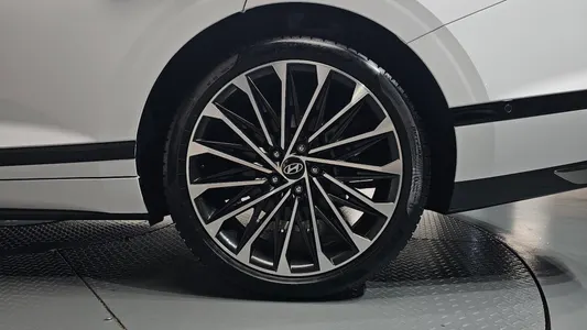 Hyundai (GN7) 2025 22