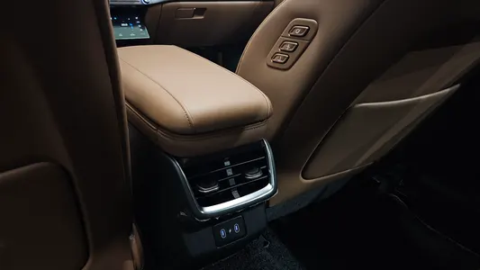Hyundai (GN7) 2025 38