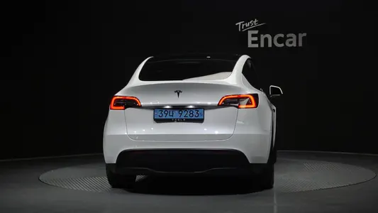 Tesla Y RWD 2024 4