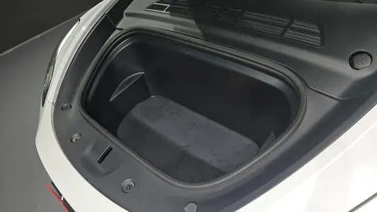 Tesla Y RWD 2024 6