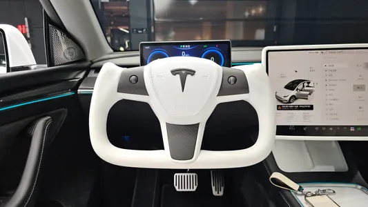 Tesla Y RWD 2024 13