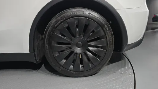 Tesla Y RWD 2024 21