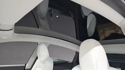 Tesla Y RWD 2024 32
