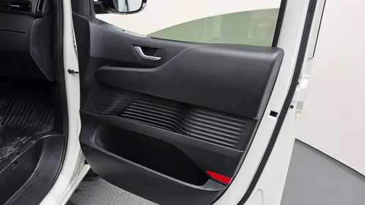 Hyundai Staria 9 2022 25
