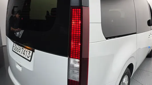 Hyundai Staria 9 2022 23