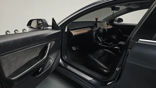 Tesla 3 AWD 2019 10