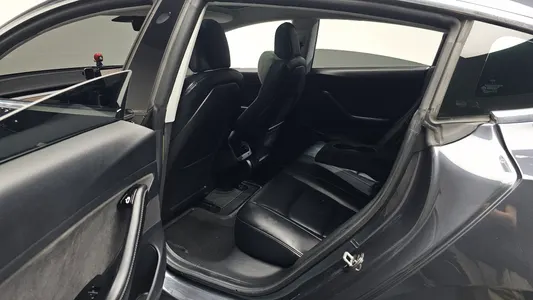 Tesla 3 AWD 2019 27
