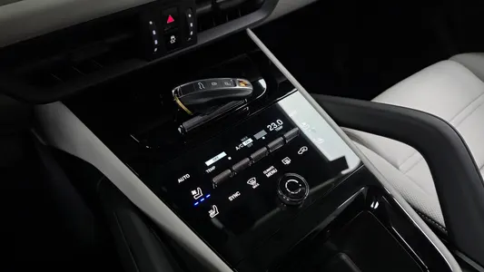 Porsche (PO536) 3.0 E- 2025 12