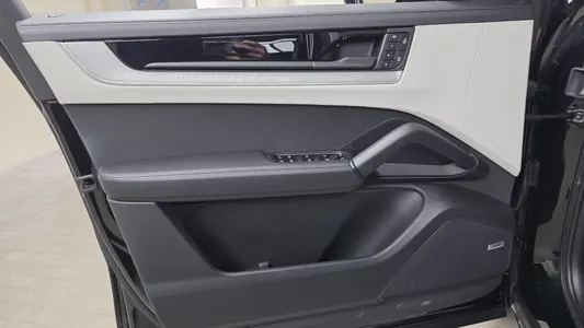 Porsche (PO536) 3.0 E- 2025 24