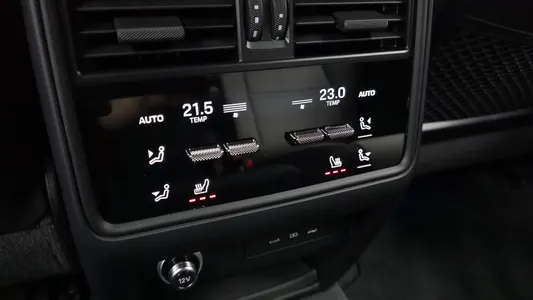 Porsche (PO536) 3.0 E- 2025 29